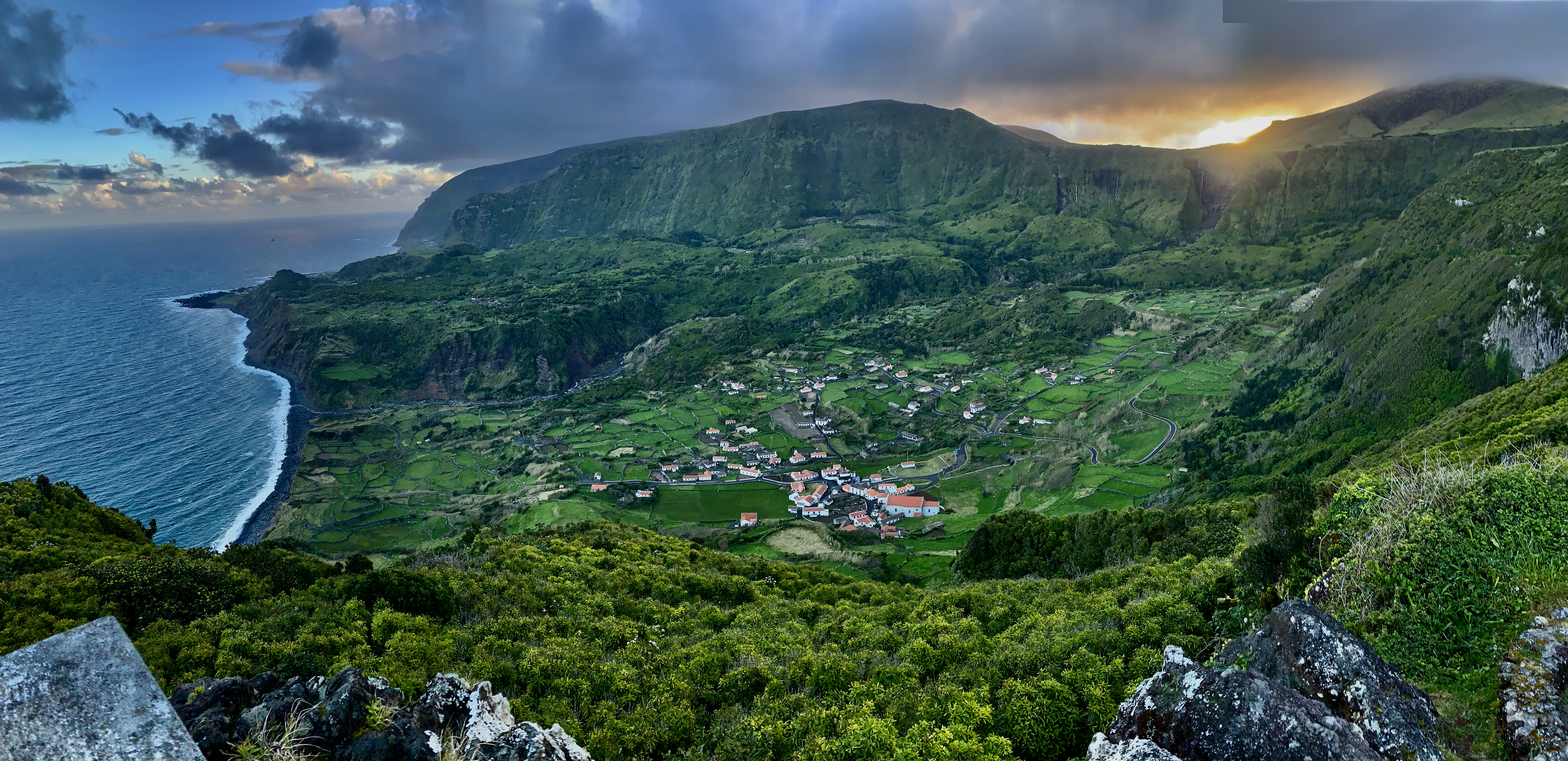 Fajãzinha as viewed from Miradouro do Portal, Lajes das Flores (Flores Island, Azores)